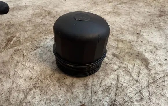 BMW 7 G11 G12 Oil filter cover 70517406