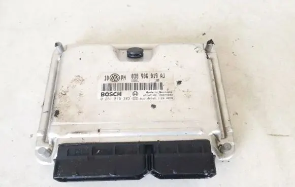 Volkswagen PASSAT B5 Engine control unit/module 038906019aj 0281010303