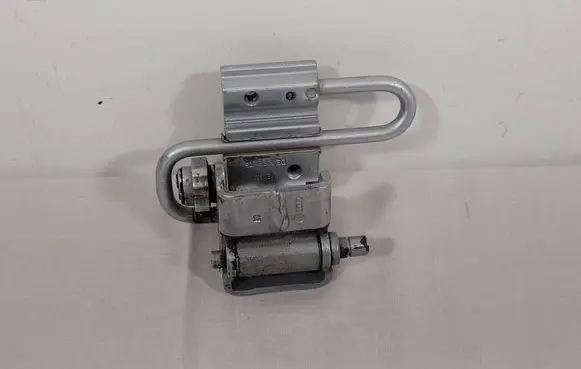 Audi A4 S4 B7 8E 8H Rear door lower hinge 8E0833411