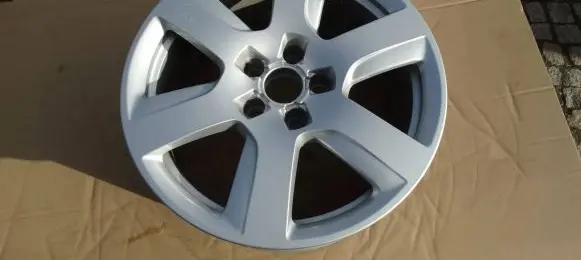 Audi A8 S8 D4 4H R17 wheel hub/cap/trim 4H0601025