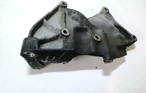 Suzuki Grand Vitara II Engine mounting bracket