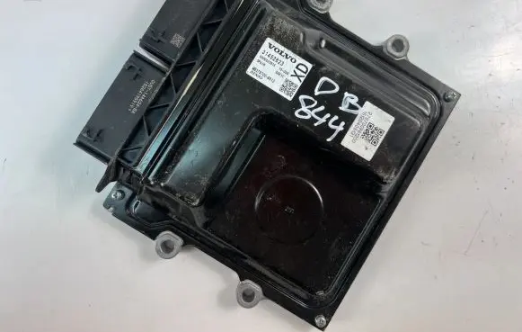 Volvo V60 Engine control unit/module ECU 31452623