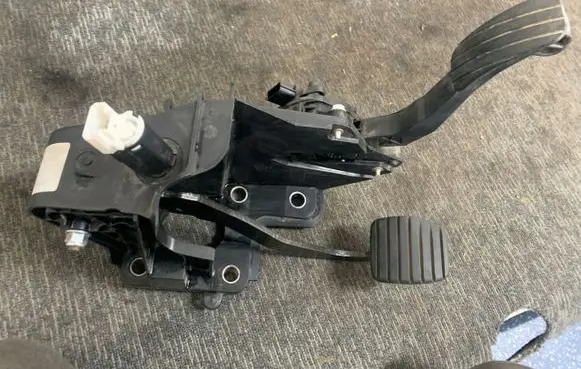 Renault Master III Clutch pedal 