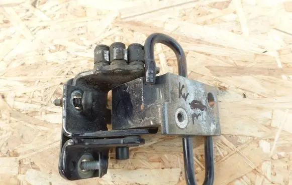 Audi A4 S4 B6 8E 8H Rear door lower hinge 8E0833411