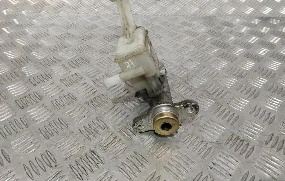 Nissan X-Trail T30 Master brake cylinder 8H910