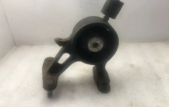 Toyota Verso Engine mount bracket 123710R060
