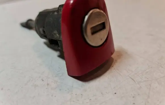 Volkswagen PASSAT B5 Front door lock (next to the handle) 3B0837167 3B0837168