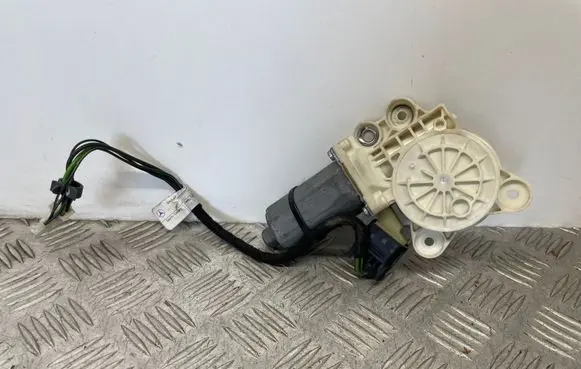 Mercedes-Benz E W211 Front door window regulator motor A2118203042 0130821971