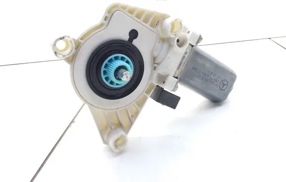 Mercedes-Benz A W169 Front door window regulator motor A1698201542