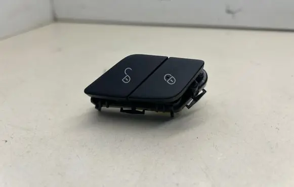 Mercedes-Benz E W213 Central locking switch button A2139059703 139059703