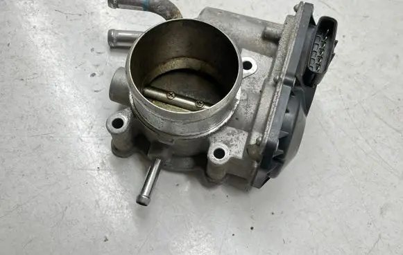 Hyundai Tucson TL Throttle valve 351002B340 F1106 583311C18