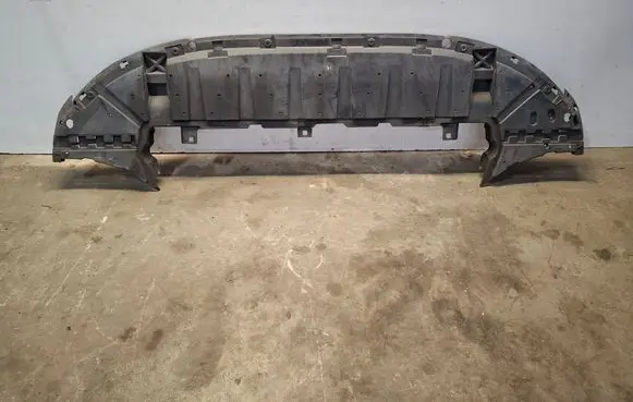 Volvo V60 Front bumper skid plate/under tray 31455507
