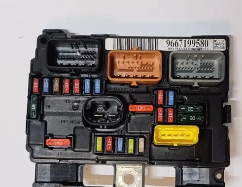 Peugeot 207 BSM Control unit 9667199580 BSMR0700 R07