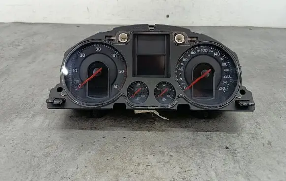 Volkswagen PASSAT B6 Speedometer (instrument cluster) 3C0920860KV0007000