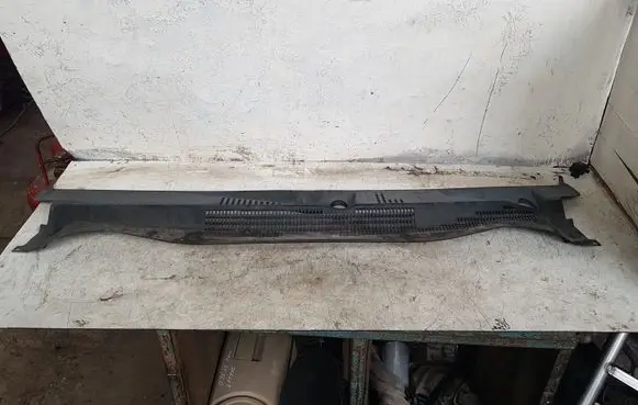 Dodge Caliber Wiper trim