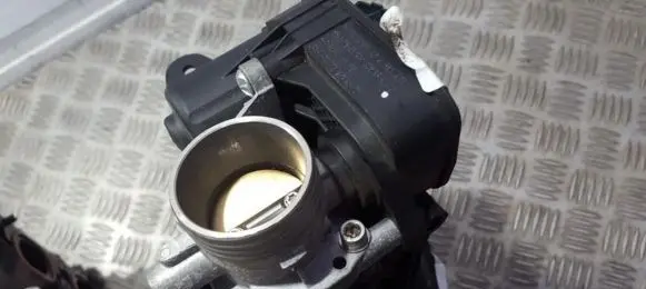 Peugeot 208 Throttle valve 9673622380