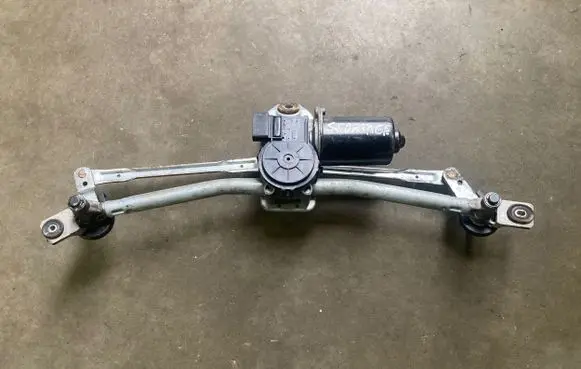 Front wiper linkage and motor