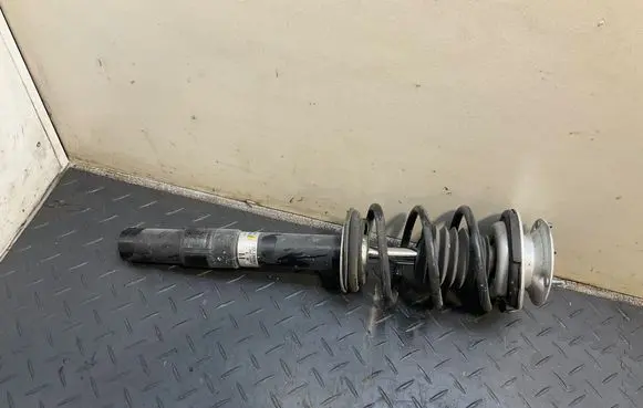 BMW 5 E60 E61 Front shock absorber with coil spring 22138361 09138361 VNED836