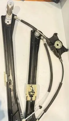 Volkswagen Tiguan Front door manual window regulator 5NA837461A