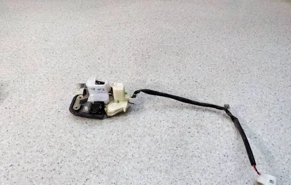 Mazda 626 Rear door lock