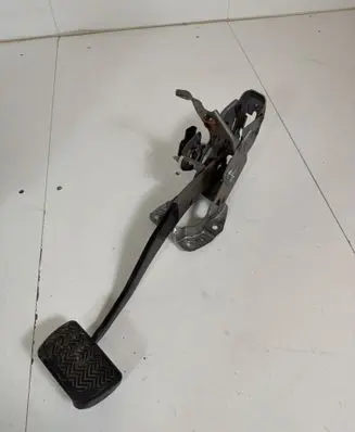 Toyota C-HR I Brake pedal 