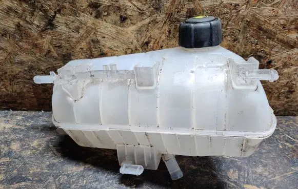 Mercedes-Benz Citan W415 Coolant expansion tank/reservoir 8200455786