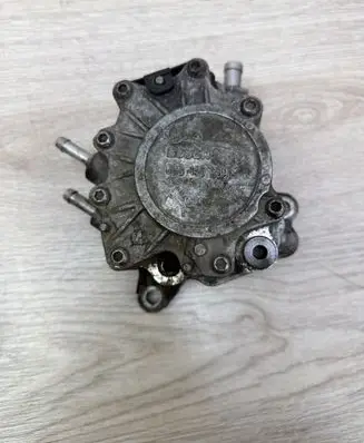 Audi A4 S4 B7 8E 8H Vacuum pump 03G145209C