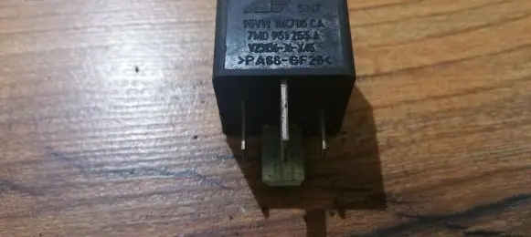 Volkswagen Golf IV Other relay 95VW10K705CA 7M0951253A