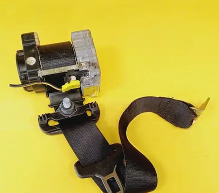 Rear seatbelt