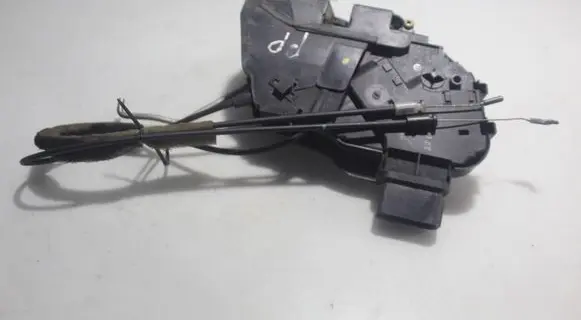 Mazda 3 I Front door lock
