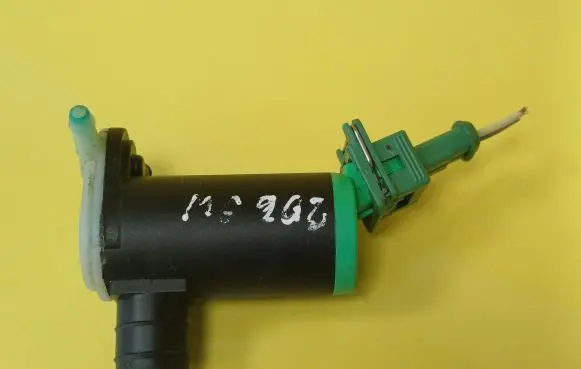 Peugeot 206 Windscreen/windshield washer pump 90095