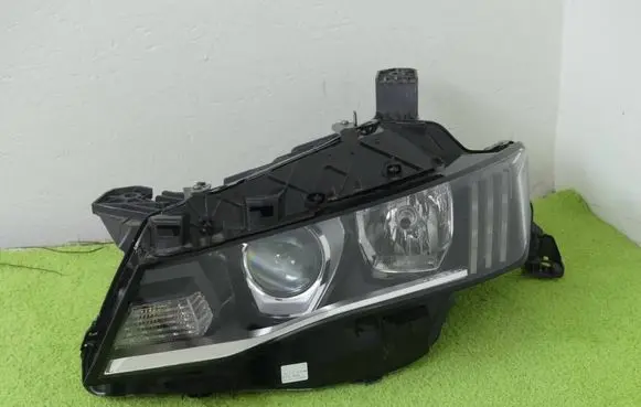 Peugeot 5008 II Headlight/headlamp 9823144280
