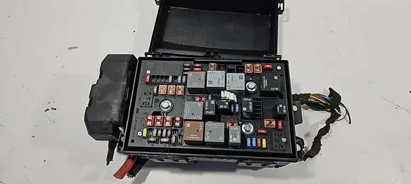 Opel Astra J Fuse box set 13302323