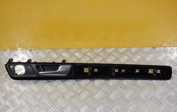 Volkswagen Touareg II Dashboard glove box trim 7P6867420 6709401