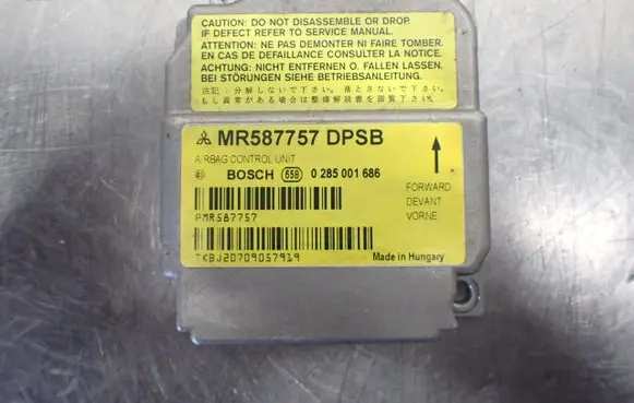 Mitsubishi Colt Steering wheel airbag MR587757