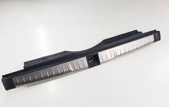Trunk/boot sill cover protection