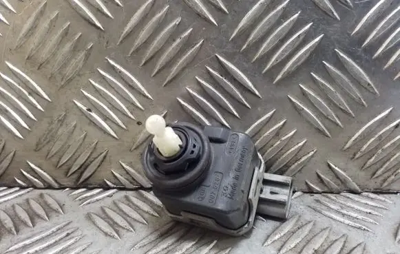 Opel Astra G Headlight level adjustment motor 90590665