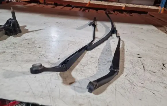 Fiat 500L Front wiper blade arm