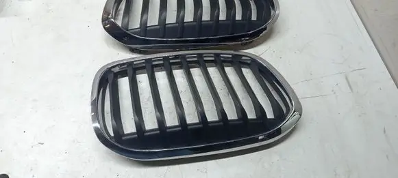 BMW 2 F46 Front bumper upper radiator grill 7467457