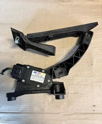 Hyundai i40 Accelerator throttle pedal GJE0048A3Z900