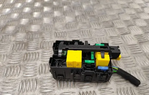 Peugeot 308 Fuse module 9806192580 MERH2010EC0 A006C801