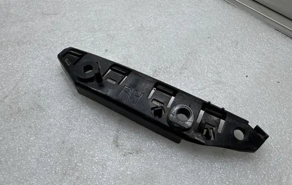 Tesla Model 3 Front bumper mounting bracket 108418200E