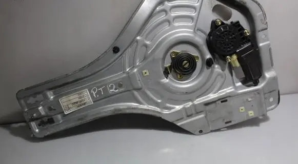Hyundai Tucson JM Rear window lifting mechanism without motor 834802E010