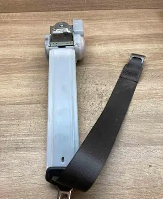 Mercedes-Benz ML W166 Front seatbelt A16686006858 2026936