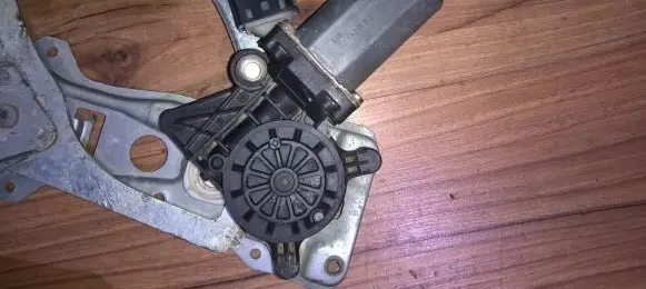 Mercedes-Benz C W202 Front door window regulator motor 119152xxx 119152-xxx