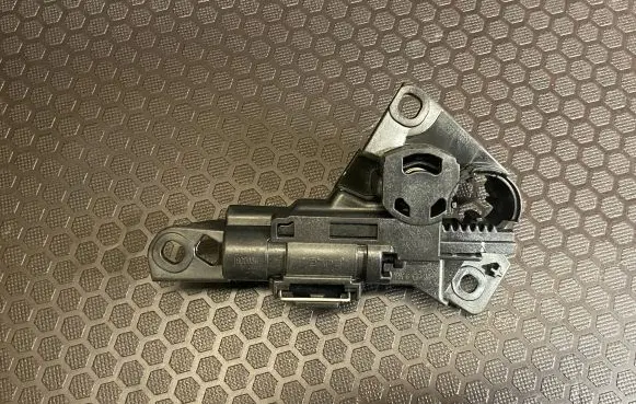 BMW 5 F10 F11 Glove box lock 03F1010017