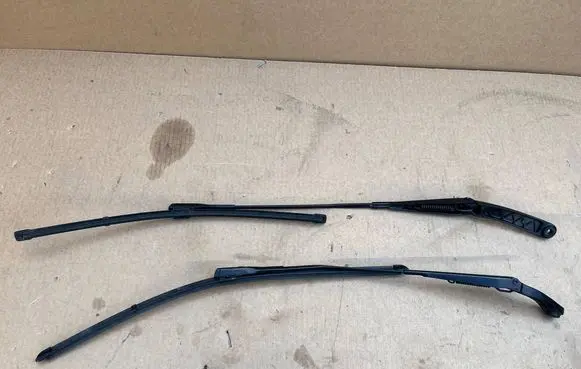 Audi A4 S4 B8 8K Front wiper blade arm 8K1955408 8K1955407