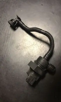BMW 5 E60 E61 Turbo solenoid valve 7572237