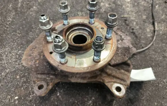 Cadillac Escalade Front wheel hub spindle knuckle 1J223079
