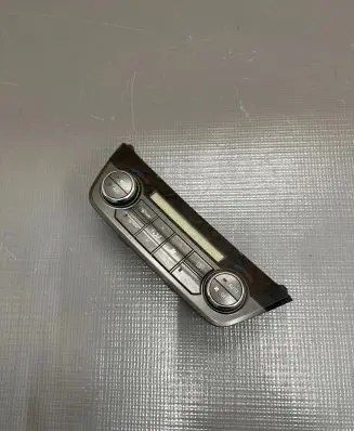 Toyota RAV 4 (XA40) Climate control unit 75F546